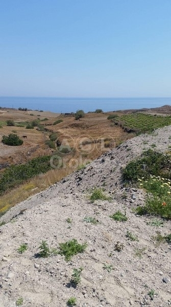 (Προς Πώληση) Αξιοποιήσιμη Γη Οικόπεδο εκτός σχεδίου || Κυκλάδες/Σαντορίνη-Θήρα - 4.015 τ.μ, 180.000€ 