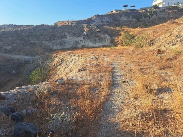 (Προς Πώληση) Αξιοποιήσιμη Γη Οικόπεδο εκτός σχεδίου || Κυκλάδες/Σαντορίνη-Θήρα - 4.100 τ.μ, 200.000€ 